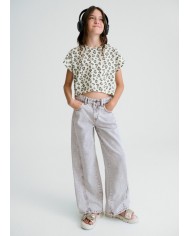 Bernumode | Mayoral: Wide jeans for girls €27.19 Flared-style trousers for girls, wide at the hem. Adjustable elastic waistband with buttons on the inside for a better fit. Comfortable and versatile denim fabric, ideal for everyday outfits. Functional front pockets. Functional back pockets.
