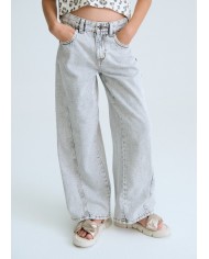 Bernumode | Mayoral: Широкие джинсы на девочку 27,19 € Брюки-клёш для девочки, широкие внизу. Регулируемая эластичная резинка с пуговицами внутри пояса для лучшей посадки. Удобная и универсальная джинсовая ткань для повседневных образов. Функциональные передние карманы. Функциональные задние карманы.