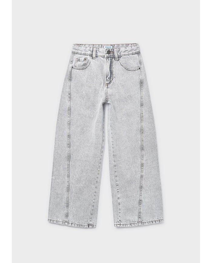 Bernumode | Mayoral: Wide jeans for girls €27.19 Flared-style trousers for girls, wide at the hem. Adjustable elastic waistband with buttons on the inside for a better fit. Comfortable and versatile denim fabric, ideal for everyday outfits. Functional front pockets. Functional back pockets.
