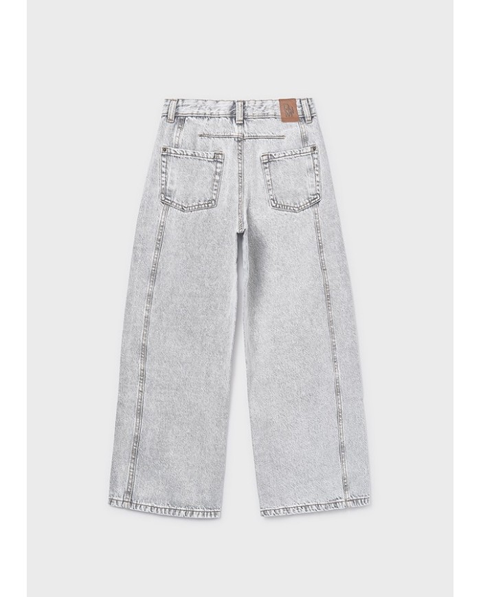 Bernumode | Mayoral: Wide jeans for girls €27.19 Flared-style trousers for girls, wide at the hem. Adjustable elastic waistband with buttons on the inside for a better fit. Comfortable and versatile denim fabric, ideal for everyday outfits. Functional front pockets. Functional back pockets.
