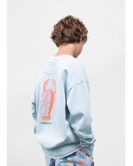 Bernumode | Mayoral: Zēnu sportiska tipa džemperis — BOSTON kolekcija 30,17 € “The Boston Kids” ir Boston bērnu kolekcija, radīta jaunai drosmīgu, neatkarīgu un radošu bērnu paaudzei. Tā ir domāta patiesiem oriģināliem, kuri nebaidās izpaust savu individualitāti. Mūsdienīgs, stilīgs apģērbs ar raksturu — izstrādāts, lai sekotu līdzi bērnu aktīvajai ikdienai bez kompromisiem.Pirmā kolekcija bērniem vecumā no 4 līdz 14 gadiem saglabā Boston zīmola kodolu — spontanitāti, daudzpusību un krāsu bagātību. Pārdomāts dizains un funkcionalitāte pārvērš ikdienas mirkļus par īpašiem. Oversize piegriezumi, maiga krāsu palete un drosmīgas, figurālas apdrukas ar fluorescējošiem akcentiem raksturo šo kapsulkolekciju bērniem, kuri nekad neapstājas.