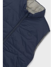 Bernumode | Mayoral: Divpusēja zēnu veste 34,30 € Satur pārstrādātu poliestera audumu. Zēnu veste. Apkakle ar kapuci. Centrāla priekšējā aizdare ar rāvējslēdzēju. Mīksta poliestera iekšējā oderējuma kārta. Funkcionālas priekšējās kabatas. Šim modelim ir reversais dizains.