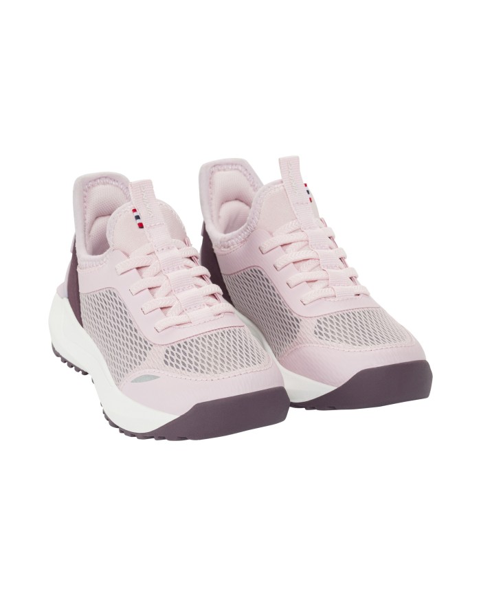 Bernumode | VIKING: QuickGo EL – Viegli uzvelkami un novelkami apavi (slip on/off) 47,52 € Inovatīvais QuickGo EL dizains ļauj bērniem viegli uzvilkt un novelkt apavus patstāvīgi. Izvirzīts plastmasas elements ārējā papēža daļā ļauj ieiet apavos bez rokām — pietiek, ka uz tā uzkāpj ar otru kāju, savukārt augšdaļa pavēršas uz āru, novēršot neērtu saritināšanos. Iekšpusē putu apkakle mīkstina kontaktu ar cieto plastiku un uztur pēdu drošā stāvoklī. Viegla un plata EVA viduszole amortizē katru soli, bet elastīga gumijas ārējā zole nodrošina lielisku saķeri.

  


Izmērs
25
26
27
28
29
30
31
32
33
34
35
36
37
38
39


Iekšzoles garums mm
155
161
168
175
181
188
195
201
208
215
221
228
235
241
248






 


