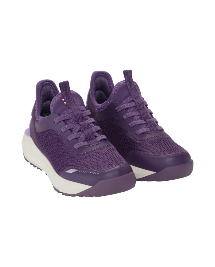 Bernumode | VIKING: QuickGo EL – Viegli ūdensizturīgi uzvelkami un novelkami apavi (slip on/off) 51,65 € Inovatīvais QuickGo WP EL dizains ļauj bērniem viegli uzvilkt un novelkt apavus patstāvīgi. Izvirzīts plastmasas elements ārējā papēža daļā ļauj ieiet apavos bez rokām — pietiek, ka uz tā uzkāpj ar otru kāju, savukārt augšdaļa pavēršas uz āru, novēršot neērtu saritināšanos. Iekšpusē putu apkakle mīkstina kontaktu ar cieto plastiku un uztur pēdu drošā stāvoklī. Ūdensizturīgā membrāna saglabā kājas sausas un komfortablas, bet vieglā EVA viduszole un izturīgā gumijas ārējā zole nodrošina komfortu visu dienu un lielisku saķeri uz jebkuras virsmas.

  


Izmērs
25
26
27
28
29
30
31
32
33
34
35
36
37
38
39


Iekšzoles garums mm
155
161
168
175
181
188
195
201
208
215
221
228
235
241
248






 


