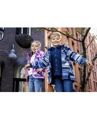 Bernumode | HUPPA: Демисезонная куртка на мальчика JONE (40 г) 57,77 € Детская водонепроницаемая и ветрозащитная демисезонная куртка (весна–осень) с утеплителем 40 г.
Дышащая внешняя ткань. По краю капюшона встроена резинка. Съёмный капюшон крепится к воротнику с помощью кнопок. По нижнему краю куртки предусмотрен туннель с резинкой и фиксаторами. Карманы на молнии. Светоотражающие детали на внешней ткани.
