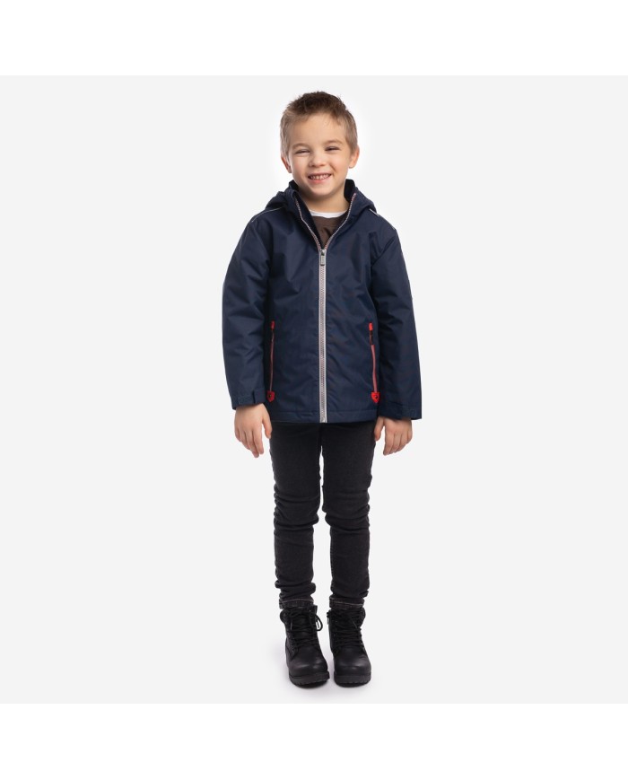 Bernumode | HUPPA: Zēnu starpsezonas ūdensnecaurlaidīga jaka TERREL (40 g) 74,30 € Bērnu ūdensnecaurlaidīga un vēja necaurlaidīga pavasara–rudens jaka.Elpojošs ārējais audums. Kapuces malā iestrādāta gumija. Noņemamā kapuce piestiprinās pie apkakles ar spiedpogām. Regulējami piedurkņu gali. Aizdare ar rāvējslēdzēju. Priekšpusē iestrādātas kabatas. Jakas apakšmalā iestrādāts gumijas tunelis ar fiksatoriem. Atstarojošas detaļas uz ārējā auduma.
