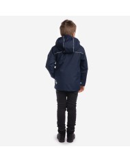 Bernumode | HUPPA: Zēnu starpsezonas ūdensnecaurlaidīga jaka TERREL (40 g) 74,30 € Bērnu ūdensnecaurlaidīga un vēja necaurlaidīga pavasara–rudens jaka.Elpojošs ārējais audums. Kapuces malā iestrādāta gumija. Noņemamā kapuce piestiprinās pie apkakles ar spiedpogām. Regulējami piedurkņu gali. Aizdare ar rāvējslēdzēju. Priekšpusē iestrādātas kabatas. Jakas apakšmalā iestrādāts gumijas tunelis ar fiksatoriem. Atstarojošas detaļas uz ārējā auduma.
