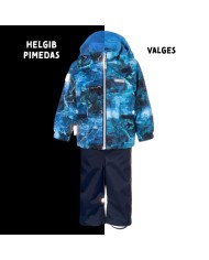 Bernumode | Lenne: Demi season set DONALD 80 g +  45 g €74.32 Weatherproof set with reflective print upper part is suitable for wearing in spring-autumn period⭐

The boy´s set ,ade from waterproof fabric is a universal and practical outfit from early spring to late autumn. Wearing wind and rainproof trousers under the jacket, it´s the perfect choice for everyday outdoor games. Putting the jacket over jeans ore more polite trousers then the result is very comfortable and nice streetwear. The jacket has one side zipper  pocket where the child can safely store smaller gloves. The fabric with  waterproof coating protects against wind and rain, does not deform and suffers from regular washing, retaining its original properties. The hood fastened with the truss is safe, because when entangled, you need to get rid of the product.

Water column: 5 000/10 000 mm
Breathable: 5 000/10 000 g/m2/24h


Upper part Active and lower part Active+. Our high-tech fabrics have a waterproof membrane which prevents water from coming through the product. At the same time it has the ability to evaporate sweat. ◆Water resistance: water column 5000/10 000 mm ◆Breathability: water vapour transmission rate 5000/10 000 g/m²/24h ◆Wind resistance: air permeability 0 l/m²s ◆Water and soil reprellency: DWR coating (Durable Water Repellent)

WARM ** insulation is the best choice for cool weather. Perfect for temperatures ...0 °C. This wadding is made of recycled materials, reducing the need to overly consume natural resources. Tip: Check the „feels like“ temperature. Factors like wind and humidity play a great role on how cold you feel and you might need to use an extra layer.

Loop for attaching the reflector.
