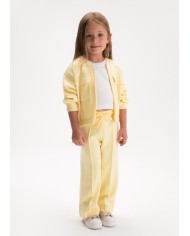 Bernumode | Mayoral: Pique Girls’ tracksuit €36.28 Girls’ set: long-sleeve sweatshirt with front zipper closure, functional front pockets, and embroidered details, paired with elastic-waist pants for a comfortable fit. Perfect set for active play and everyday wear.
