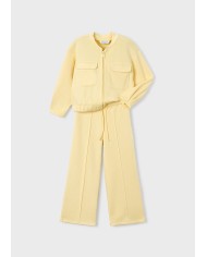 Bernumode | Mayoral: Pique Girls’ tracksuit €36.28 Girls’ set: long-sleeve sweatshirt with front zipper closure, functional front pockets, and embroidered details, paired with elastic-waist pants for a comfortable fit. Perfect set for active play and everyday wear.
