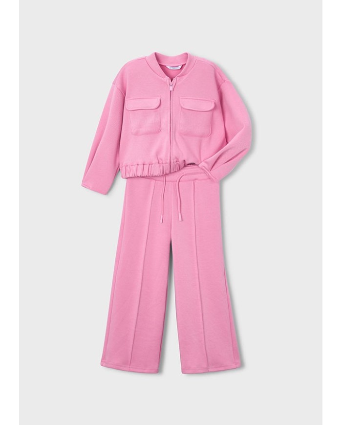 Bernumode | Mayoral: Pique Girls’ tracksuit €36.28 Girls’ set: long-sleeve sweatshirt with front zipper closure, functional front pockets, and embroidered details, paired with elastic-waist pants for a comfortable fit. Perfect set for active play and everyday wear.
