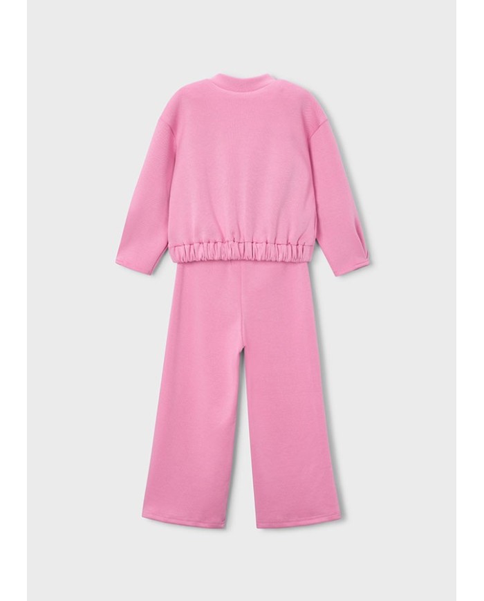 Bernumode | Mayoral: Pique Girls’ tracksuit €36.28 Girls’ set: long-sleeve sweatshirt with front zipper closure, functional front pockets, and embroidered details, paired with elastic-waist pants for a comfortable fit. Perfect set for active play and everyday wear.
