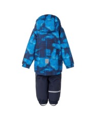 Bernumode | Lenne: Demi season set KENT 80 g +  45 g €79.27 The boy´s set , made from waterproof fabric is a universal and practical outfit from early spring to late autumn. Wearing wind and rainproof trousers under the jacket, it´s the perfect choice for everyday outdoor games. Putting the jacket over jeans ore more polite trousers then the result is very comfortable and nice streetwear. The spacious zippered side pocket can hold both a handkerchief and a child’s favorite toy. The fabric with  waterproof coating protects against wind and rain, does not deform and suffers from regular washing, retaining its original properties. The hood fastened with the truss is safe, because when entangled, you need to get rid of the product.
Water column: 5 000/10 000 mm
Breathable: 5 000/10 000 g/m2/24h
Weatherproof set with reflective print upper part is suitable for wearing in spring-autumn period.

Our high-tech Active+ fabric has a waterproof membrane which prevents water from coming through the product. At the same time it has the ability to evaporate sweat. ◆Water resistance: water column 10 000 mm ◆Breathability: water vapour transmission rate 10 000 g/m²/24h ◆Wind resistance: air permeability 0 l/m²s ◆Water and soil reprellency: DWR coating (Durable Water Repellent)
WARM ** insulation is the best choice for cool weather. Perfect for temperatures ...0 °C. This wadding is made of recycled materials, reducing the need to overly consume natural resources. Tip: Check the „feels like“ temperature. Factors like wind and humidity play a great role on how cold you feel and you might need to use an extra layer.
Reflective fabric, the print on the fabric reflects in the dark and makes child more visible
Loop for attaching the reflector.
