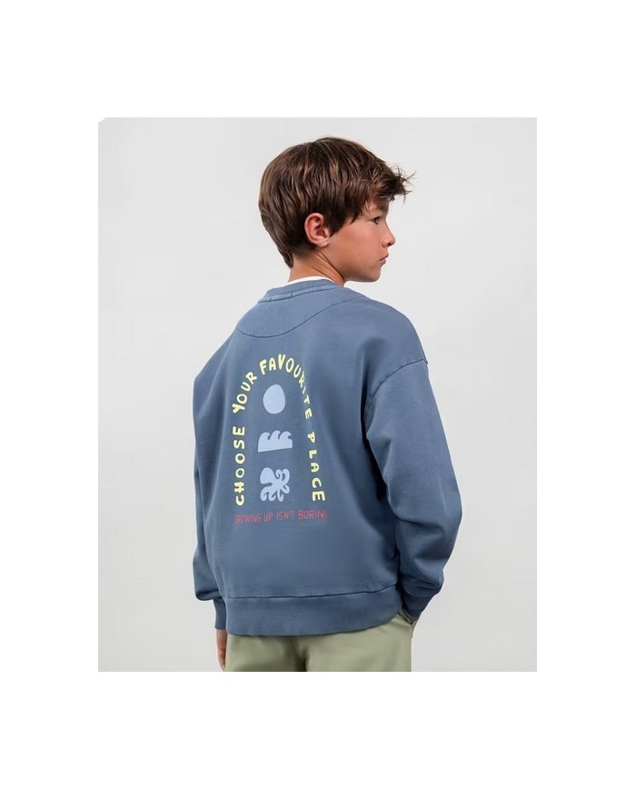 Bernumode | Mayoral: Sweatshirt from the Boston collection €30.17 

The Boston Kids is the children's version of Boston, created for a new generation of bold, free-spirited kids. True originals who want to express themselves in their own way. Stylish, personality-packed clothing designed to keep up with their everyday adventures, effortlessly.
Our first kids’ collection, for ages 4 to 14, captures the essence of the original brand. Spontaneous, versatile, and full of color, it blends design and functionality to make everyday moments feel special. Oversized, relaxed fits, soft tones, and bold, figurative prints with fluorescent accents are key features of this capsule made for kids who never get bored.



