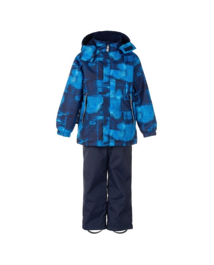 Bernumode | Lenne: Demi season set TOOMAS 80 g +  45 g €91.25 A weatherproof boys’ set made of ActivePlus fabric with a fun print, perfect for outdoor wear during the spring-autumn season ⭐

This children’s set, made of weatherproof fabric, is versatile and practical clothing from early spring to late autumn. When worn under the jacket with the included windproof and rainproof bib pants, it’s an ideal choice for daily outdoor play. Pairing the jacket with jeans or more formal trousers creates a very comfortable and stylish casual outfit. The jacket features two snap-fastened pockets where children can tuck their hands away from the wind or safely store smaller gloves. The fabric with a waterproof coating protects against wind and rain, does not deform, and withstands regular washing while retaining its original properties. The snap-fastened hood is safe because it detaches from the garment if it gets caught.
The high-tech Active+ fabric provides maximum protection even in the most changeable weather – its membrane is waterproof yet breathable, allowing moisture to escape from the body. With a waterproof rating of 10,000 mm, breathability of 10,000 g/m²/24 h, windproof performance, and a DWR-treated water-repellent surface, it keeps the wearer warm and dry in any situation. PFC-free water-repellent finish
WARM – suitable for cool weather from 0 °C. Padding made from recycled materials.
Loop for attaching the reflector.
