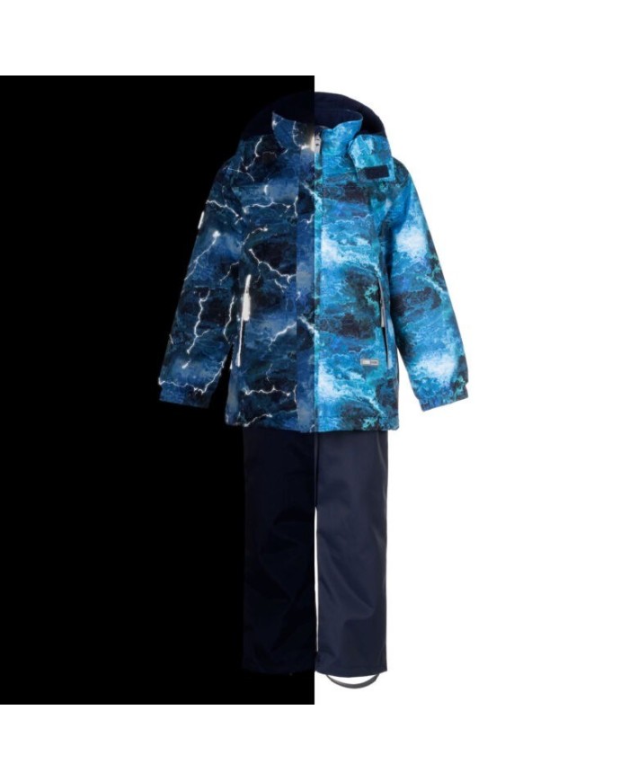 Bernumode | Lenne: Demi season set THOMAS 80 g +  45 g €89.19 The children’s set made of weatherproof fabric is a universal and practical outfit from early spring to late autumn. When the jacket is worn with the wind and weatherproof trousers of the same set, you get the ideal set for outdoor play. When the jacket is worn with jeans or smart casual trousers, you get a nice and comfortable street outfit. The jacket has two side pockets in which the child can hide their hands from the wind or use them for tucking away a pair of lightweight gloves. The waterproof surface of the fabric protects from wind and rain, does not become deformed and handles regular washing, maintaining its original qualities. The safe snap-fastened hood detaches from the product if it gets stuck.
Water column: 10 000/10 000 mm
Breathable: 10 000/10 000 g/m2/24h
Weatherproof set with reflective print upper part is suitable for wearing in spring-autumn period.

Our high-tech Active+ fabric has a waterproof membrane which prevents water from coming through the product. At the same time it has the ability to evaporate sweat. ◆Water resistance: water column 10 000 mm ◆Breathability: water vapour transmission rate 10 000 g/m²/24h ◆Wind resistance: air permeability 0 l/m²s ◆Water and soil reprellency: DWR coating (Durable Water Repellent)
WARM ** insulation is the best choice for cool weather. Perfect for temperatures ...0 °C. This wadding is made of recycled materials, reducing the need to overly consume natural resources. Tip: Check the „feels like“ temperature. Factors like wind and humidity play a great role on how cold you feel and you might need to use an extra layer.
Reflective fabric, the print on the fabric reflects in the dark and makes child more visible
Loop for attaching the reflector.
