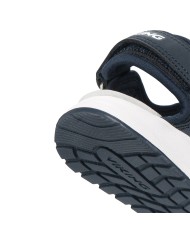 Bernumode | VIKING: ANCHOR-Sportiskas bērnu sandales 39,26 € Klasisks stils un komforts - Anchor ir sportiskas sandales aktīviem bērniem, kuri vēlas vienas sandales, kas spēj visu. Tam ir klasiska atvērta konstrukcija, un tas ir izgatavots no izturīgiem materiāliem, kas joprojām jūtas mīksti uz ādas. Trīs Velcro siksnas piedāvā daudzpusīgu regulējamību, un tās ir viegli atvērt un aizvērt mazām plaukstām, kā arī atrast piemērotāko. Kāju pamatne, kas izgatavota no triecienu absorbējoša PU, ir pārklāta ar zamšādu, kas palīdz pārvaldīt mitrumu karstās dienās. Enkuram ir ārējā zole, kas izgatavota no dabiskās gumijas, lai jūsu bērns varētu droši skriet pa visu veidu virsmām. Enkurs ir viss, kas bērniem nepieciešams sandalēs, apvienojumā ar lielisku izskatu. Mazgājams 30 grādos. Neiesakām lietot veļas mīkstinātāju.
•Zamšādas pēda mitruma kontrolei; • Ātruma šņorēšana ātrākai pārejai un adaptīvai piegulšanai; •Viegli uzvilkt/novilkt un regulēt ar Velcro; •Var mazgāt veļasmašīnā 30°C; •Gumijas ārējā zole; •Ergonomiski piemērots augošām pēdām


 


