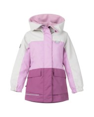 Bernumode | Lenne: Demi season Jacket SALLY (45g) €74.64 Girls’ parka with a striking color scheme⭐

The Lenne girls’ parka, made from weatherproof ActivePlus fabric, is the ideal outerwear from early spring to late autumn. The versatile cut pairs perfectly with warmer overalls, jeans, or a dress. A high collar and weatherproof hood will prevent even strong stormy winds from spoiling the fun. The waterproof coated fabric protects the wearer from wind and rain, retains its shape, and withstands regular washing while maintaining its original properties. The parka features two front pockets. Reflective details ensure the child is visible even in the dark.

The high-tech Active+ fabric provides maximum protection even in the most changeable weather – its membrane is waterproof yet breathable, allowing moisture to escape from the body. With a waterproof rating of 10,000 mm, breathability of 10,000 g/m²/24 h, windproof performance, and a DWR-treated water-repellent surface, it keeps the wearer warm and dry in any situation. PFC-free water-repellent finish


LIGHTLY WARM – ideal for spring and autumn, suitable from +5 °C (with extra layers down to 0 °C). The padding is made from recycled materials.


Loop for attaching the reflector.

