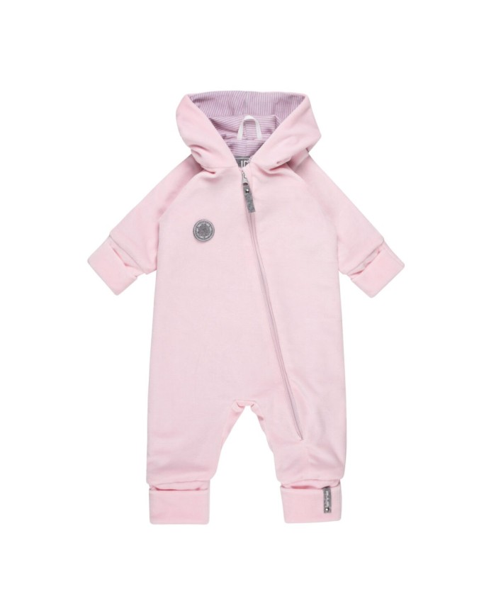 Bernumode | LENNE: Cotton velour overall with soft jersey lining €41.24 Soft cotton velour overall with stylish stripe patter jersey lining
Comfortable cotton velour overall with jersey lining suits perfectly for car seat clothing and for chilly summer nights. Jersey overall is also an ideal additional layer inside winter or autumn sleeping bags. Long front zipper makes dressing a child more easier. The size of the overall is convenient to adjust with the opening and roll-up sleeve and leg ends.
Cotton velour is a soft, velvety fabric with a gentle sheen and a pleasant touch. Natural cotton fibers ensure breathability and comfort, while the velvety surface gives the material a luxurious and cozy look. An ideal choice for garments that need to be durable, comfortable, and beautiful at the same time.
92% cotton lining – natural and breathable material that is gentle on the skin and ensures all-day comfort. The cotton lining helps regulate body temperature and adds softness to the garment.
Fold-over cuffs to keep your babies hands and feet warm. Tip: buy a bigger size and fold the cuffs. As you baby grows little hands and feet will come out and need just a pair of mittens and booties.
Made in Estonia! Designed and produced in Northern Europe, our garments combine premium quality, timeless design, and responsible craftsmanship. Choosing Estonian-made clothing means supporting sustainable European production with fair working conditions and minimal transport impact. A conscious choice for those who value quality, ethics, and sustainability.


