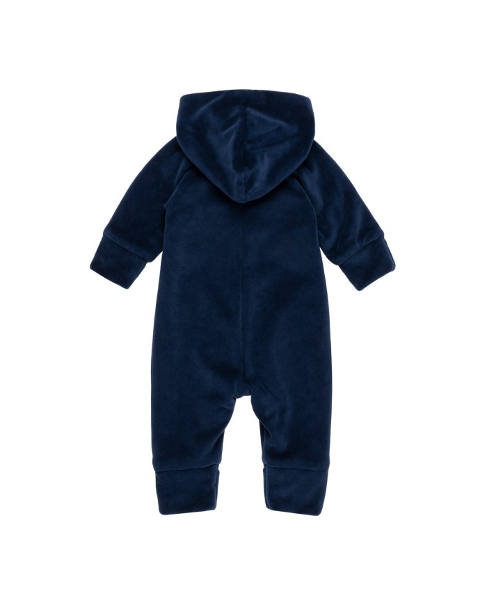Bernumode | LENNE: Cotton velour overall with soft jersey lining €45.37 

Mīksts kokvilnas velūra kombinezons ar stilīgu svītru raksta džersija oderi
Ērts kokvilnas velūra kombinezons ar džersija oderi ir lieliski piemērots lietošanai autokrēsliņā un vēsām vasaras naktīm. Džersija kombinezons ir arī ideāls papildu slānis ziemas vai rudens guļammaisos. Garš priekšējais rāvējslēdzējs atvieglo bērna ģērbšanu. Kombinezona izmēru ir ērti pielāgot ar atlokāmām piedurkņu un bikšu staru malām.
Kokvilnas velūrs ir mīksts, samtains audums ar maigu spīdumu un patīkamu pieskārienu. Dabīgās kokvilnas šķiedras nodrošina elpojamību un komfortu, savukārt samtainā virsma piešķir materiālam greznu un mājīgu izskatu. Ideāla izvēle apģērbam, kam vienlaikus jābūt izturīgam, ērtam un skaistam.
92% kokvilnas odere – dabisks un elpojošs materiāls, kas ir maigs ādai un nodrošina komfortu visas dienas garumā. Kokvilnas odere palīdz regulēt ķermeņa temperatūru un piešķir apģērbam papildu maigumu.
Atlokāmas aproces, lai jūsu mazuļa rociņas un kājiņas būtu siltas. Padoms: izvēlieties lielāku izmēru un atlokiet aproces. Kad mazulis aug, mazās rociņas un kājiņas iznāks ārā, un būs nepieciešami tikai cimdiņi un zeķītes.
Ražots Igaunijā! Izstrādāts un ražots Ziemeļeiropā — mūsu apģērbi apvieno augstākās kvalitātes materiālus, laikmetīgu dizainu un atbildīgu meistarību. Izvēloties Igaunijā ražotu apģērbu, jūs atbalstāt ilgtspējīgu Eiropas ražošanu ar godīgiem darba apstākļiem un minimālu transportēšanas ietekmi. Apzināta izvēle tiem, kuri novērtē kvalitāti, ētiku un ilgtspēju.


