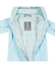 Bernumode | LENNE: Хлопковый велюровый комбинезон с мягкой трикотажной подкладкой 45,37 € 

Мягкий хлопковый велюровый комбинезон со стильной подкладкой из джерси в полоску
Удобный хлопковый велюровый комбинезон с подкладкой из джерси отлично подходит для использования в автокресле и в прохладные летние ночи. Комбинезон с джерси также является идеальным дополнительным слоем в зимних или осенних спальных мешках. Длинная передняя молния облегчает одевание ребёнка. Размер комбинезона удобно регулируется с помощью отворотов на рукавах и штанинах.
Хлопковый велюр — это мягкая, бархатистая ткань с нежным блеском и приятной на ощупь поверхностью. Натуральные хлопковые волокна обеспечивают воздухопроницаемость и комфорт, а бархатистая поверхность придаёт материалу роскошный и уютный вид. Идеальный выбор для одежды, которая должна быть одновременно прочной, удобной и красивой.
Подкладка из 92% хлопка — натуральный и дышащий материал, который бережно относится к коже и обеспечивает комфорт в течение всего дня. Хлопковая подкладка помогает регулировать температуру тела и придаёт изделию дополнительную мягкость.
Отвороты на манжетах помогают сохранять тепло ручек и ножек малыша. Совет: выбирайте размер побольше и подворачивайте манжеты. По мере роста малыша ручки и ножки будут открываться, и понадобятся только варежки и пинетки.
Сделано в Эстонии! Разработано и произведено в Северной Европе — наша одежда сочетает премиальное качество, вневременной дизайн и ответственное производство. Выбирая одежду, произведённую в Эстонии, вы поддерживаете устойчивое европейское производство с честными условиями труда и минимальным воздействием транспорта. Осознанный выбор для тех, кто ценит качество, этичность и устойчивое развитие.

