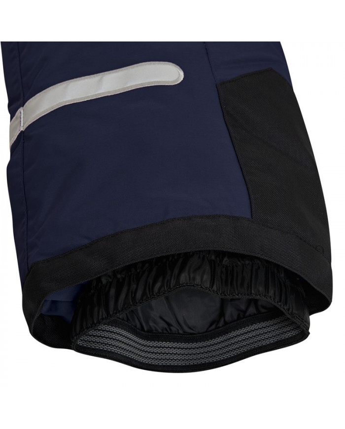 Bernumode | LEGO® Wear Tec: Slēpošanas bikses LWPOWAI 708 120 g 36,77 € LEGO® Wear Tec slēpošanas bikses zēniem un meitenēm
LEGO® Wear Tec Sport bērnu slēpošanas bikses ar dažādiem papildus elementiem un ekstrām, lai nodrošinātu maksimālu komfortu un siltumu jūsu bērnam ziemā, jebkuros laika apstākļos.
Kabatas ar rāvējslēdzēju un rāvējslēdzēja aukliņu.
Kabatām pie ceļa un uz dibena aizdare ar lipekli.
Kvalitatīvie YKK rāvējslēdži ar speciālo stiprinājumu ērtākai aiztaisīšanai
Bikšu aiztaisīšanai izmanto rāvējslēdzēju, pogu un velkro stiprinājumu. Vēja aizsardzība gan virs, gan zem rāvējslēdzēja. Bikšu sānos iestrādāta gumija.
Biksēm apakšā ir ''sniega svārki'' ar gumiju, kas nodrošina, lai bikses piegulētu pie zābaka, un sniegs nepakļūtu zem biksēm.