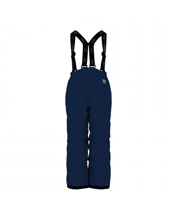 Bernumode | LEGO® Wear Tec: Лыжные брюки LWPOWAI 708 120 г 36,77 € Однотонные Lego Tec лыжные брюки. Брюки очень функциональные и со многими дополнительными деталями, которые будут помогать оставаться вашему ребенку теплым и сухим всю зиму.
Покрытие PU 12 000 мм обеспечивает отличную водонепроницаемость. YKK молнии высшего качества на всей продукции. Все швы загерметизированы специальной лентой на внутреннем слое одежды, чтобы сделать швы 100% водонепроницаемыми. Передние и задние отражатели для оптимальной заметности и безопасности. 100% дышащий и непродуваемый материал. Водяной пар выводится наружу. 100% водоотталкивающий материал. Износостойкость превышает 80 000 трений. Ткань, устойчивая к трещинам на морозе, при температуре до -30 градусов Цельсия. Регулировка талии с помощью эластичного шнурка и шнурочного стопора. Шнурок надежно закреплен внутри одежды для повышенной безопасности. Может использоваться и стираться снова и снова без потери оригинального цвета. Можно сушить с помощью сушильной машины. Пуговицы внутри по низу брюк позволяют регулировать длину штанин. Легко одевать и снимать. Не позволяет снегу проникать внутрь (к манжетам). Легко вставляется в ботинки. Усиление по низу штанин – Кордура. Съемные износостойкие резиновые ремешки по низу штанин, одевающиеся под сапоги, чтобы штаны хорошо сидели, не съезжая. Специальная ветровая планка на липучке над молнией для предотвращения проникновения ветра. Съемные и регулируемые подтяжки. Экологическое водоотталкивающая пропитка, без содержания фтора (ФК, ПФОС, ПФОК).
