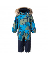 Bernumode | LENNE: Зимний комбинезон SKIP 180 г 62,08 € В изготовлении одежды Active учитываются преобладающие в Эстонии и Северных странах погодные условия, предъявляющие к изделиям особо высокие требования. Используются специально изготовленные высокотехнологичные ткани, предохраняющие ребенка от переохлаждения, практичные в эксплуатации и легкие в уходе. Основными целями развития продукции Lenne являются безопасность, удобство, простота в уходе, практичность.Ткань-Active – водонепроницаемая дышащая ткань. Изделия из серии Active: легки по весу, ветрозащитные и теплые, дышащие, водоотталкивающие, прочные и легки в уходе.Водостойкость: 10 000 ммВоздухопроводимость: 10 000 g/m2/24h
Зимний комбинезон Active+ 
При выборе зимней одежды в детский сад отдавайте предпочтение комбинезонам! 
Новое инновационное решение обеспечивает комфорт для вашего ребенка, пришитые подтяжки позволяют ребенку при необходимости снять верхнюю часть комбинезона, не мешая детской радости игры. Пришитые подтяжки позволяют снять верхнюю часть комбинезона и обеспечивают удобство верхней одежды на спине.
Разноцветный зимний комбинезон Lenne — это верхняя одежда со спортивным дизайном, которая идеально подходит для повседневного ношения. Всепогодная ткань ActivePlus обеспечивает защиту от непогоды, а легкая зимняя набивка дает свободу движений. Комбинезон удобен в носке, так как зимний комбинезон не смещается, даже когда ребенок кувыркается на снегу. Комбинезон имеет два кармана, которые идеально подходят для хранения пакета салфеток. Светоотражающие детали сделают вашего ребенка заметным даже в самую темную зиму. Зимний комбинезон имеет регулируемые съемные эластичные петли на щиколотках, которые надежно удерживают штанины на обуви. Надежный капюшон на кнопках отстегивается от изделия, если оно застревает. 
Высокотехнологичная ткань Active+ имеет водонепроницаемую мембрану, которая предотвращает проникновение воды через изделие. При этом он обладает способностью испарять пот. ◆Водонепроницаемость: водяной столб 10 000 мм ◆Воздухопроницаемость: паропроницаемость 10 000 г/м²/24ч ◆Ветрозащита: воздухопроницаемость 0 л/м²с ◆Водо- и грязеотталкивание: покрытие DWR (Durable Water Repellent) 
ОЧЕНЬ ТЕПЛЫЙ ⁂ утеплитель — лучший выбор для холодной погоды. Идеально подходит для температур -15..-5°C. Совет: добавьте дополнительный слой шерсти Lenne в комбинезон, когда «по ощущениям» температура будет низкой. 
Нижние швы комбинезона проклеены для дополнительной защиты от влаги. 
Манжет с подкладкой из мягкого меха. Эта уникальная деталь для верхней одежды защитит нежную кожу вашего малыша от трения о прочную и износостойкую ткань. Отдайте предпочтение этому незаменимому решению при выборе верхней одежды. 
Петля для крепления отражателя.

