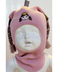 Bernumode | KIVAT: Зимняя шапка-шлем 30,99 € Шлем из шерсти - теплое изделие, которое отлично подойдет для зимней поры. Благодаря своей конструкции отлично заменяет как шапку, так и шарф. Мягкая хлопковая подкладка приятна для кожи, она нейтрализует "колючесть" шерсти и делает комфортными даже самые длительные прогулки. Область ушей и лба в шлеме дополнительно защищена ветрозащитными прокладками. Светоотражающие элементы. Очень удобен в использовании и идеален для холодной зимы. В таком изделии Ваш ребенок будет выглядеть великолепно, почувствует комфорт и тепло в прохладное зимнее время.
Материал верха: 100% шерсть.
Подкладка: 97% органический хлопок, 3% лайкра.
Размерность шлемов из шерсти:
0 = 0-1 лет1 = 1 год2 = 2-4 лет3 = 5-10 лет4 = от 10 лет.