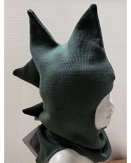 Bernumode | KIVAT: Зимняя шапка-шлем 29,34 € Шлем из шерсти - теплое изделие, которое отлично подойдет для зимней поры. Благодаря своей конструкции отлично заменяет как шапку, так и шарф. Мягкая хлопковая подкладка приятна для кожи, она нейтрализует "колючесть" шерсти и делает комфортными даже самые длительные прогулки. Область ушей и лба в шлеме дополнительно защищена ветрозащитными прокладками. Светоотражающие элементы. Очень удобен в использовании и идеален для холодной зимы. В таком изделии Ваш ребенок будет выглядеть великолепно, почувствует комфорт и тепло в прохладное зимнее время.
Материал верха: 100% шерсть.
Подкладка: 97% органический хлопок, 3% лайкра.
Размерность шлемов из шерсти:
0 = 0-1 лет1 = 1 год2 = 2-4 лет3 = 5-10 лет4 = от 10 лет.