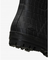 Bernumode | Viking: Hedda Croco gumijas zābaki 24,75 € Hedda Croco ir daudzpusīgi un ļoti stilīgi gumijas zābaki lietainām pastaigām pa pilsētu. Zābaki ir roku darbs no dabīgā kaučuka maisījuma, kas nodrošina lielāku elastību un atvieglo jūsu soli. Tam ir gaumīgs rāpuļu raksta pārklājums, kas uzlabo izskatu, kā arī regulēšanas siksna ar sprādzi, kas piešķir eleganci. Sievišķajai pēdējai ir daudz šaurāka piegulšana labākam atbalstam. Iekšpusē var atrast ātri žūstošu poliestera oderi, un izņemamai EVA iekšzolei ir ergonomisks dizains, kas nodrošina labu arkas atbalstu un lielāku komfortu. Zolei ir jauns izciļņa raksts, kas lieliski satver jebkuru mitru virsmu. Kad sāk līt lietus, Hedda Croco ir optimistiski zābaki, kas saglabās sausu izskatu, kas nekad nenovecos. Šis produkts nesatur PVC un ir vegāns.
Izmēru tabula



Size
Size mm


36
232 mm


37
238 mm


38
245 mm


39
251 mm


40
258 mm


41
264 mm


